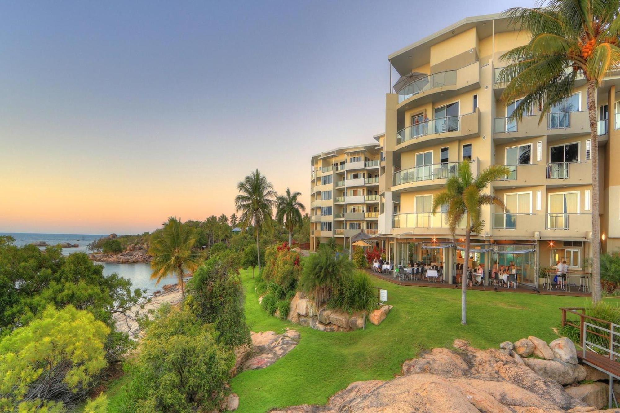 Coral Cove Apartments - Absolute Beachfront Resort Bowen Exterior foto