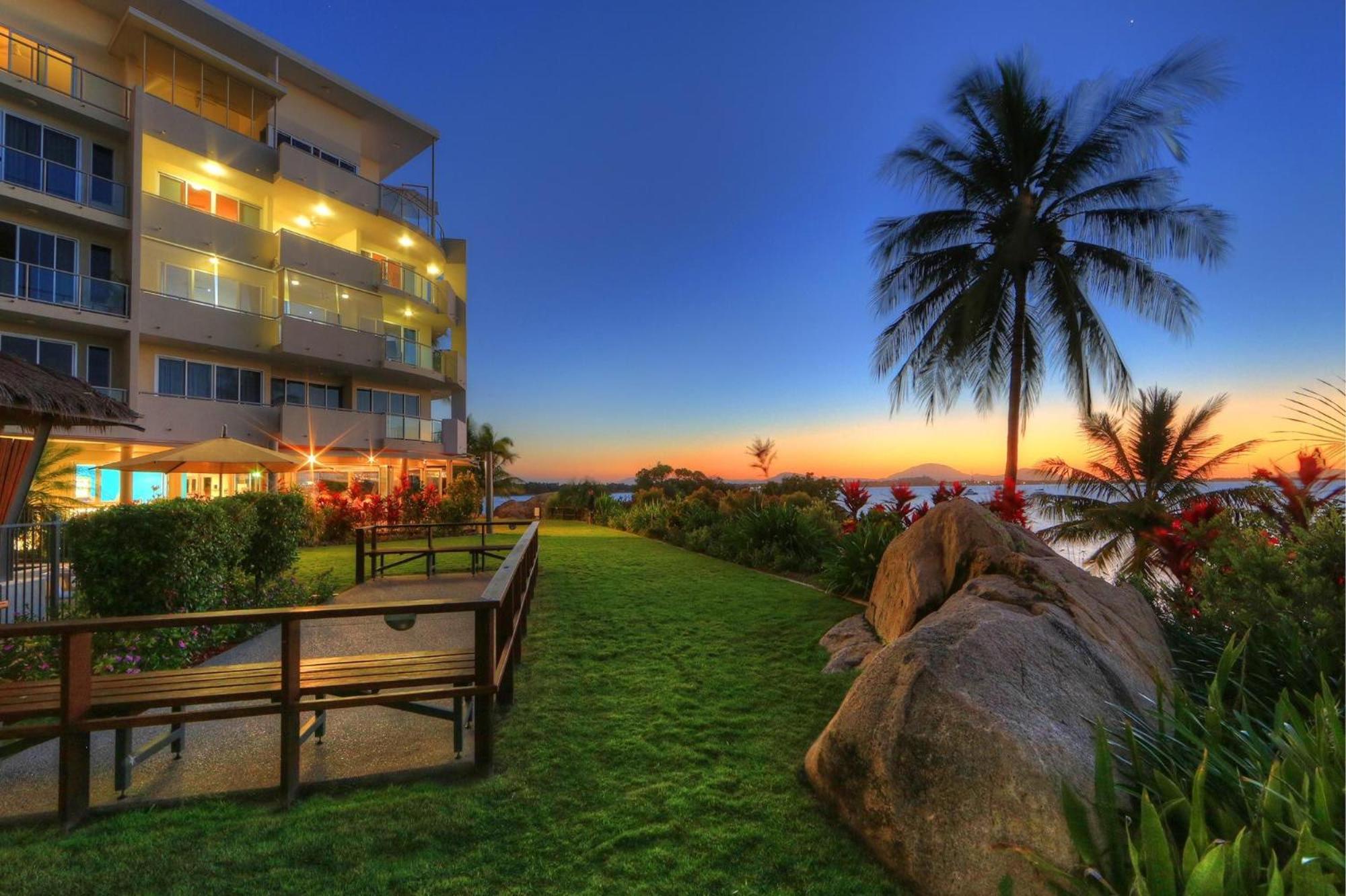Coral Cove Apartments - Absolute Beachfront Resort Bowen Exterior foto