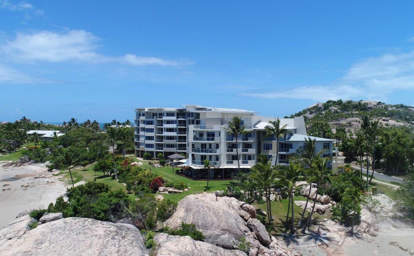 Coral Cove Apartments - Absolute Beachfront Resort Bowen Exterior foto